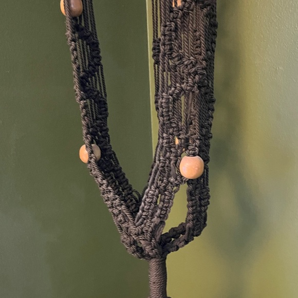 Vintage macrame plant hanger - Picture 3 of 5